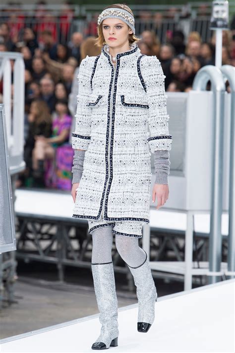 borsa chanel tweed 2017|Chanel RTW Fall 2017 [PHOTOS] .